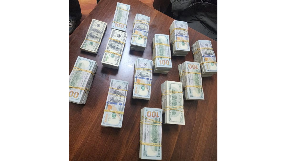 توقيف عصابة سرقت ثلاثة ملايين دولار اميركي من داخل أحد المنازل 1