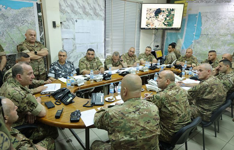 قائد الجيش يتفقد غرفة العمليات الانتخابية 1
