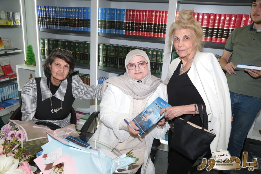 المحامية الدكتورة ندى يونس كتابها القانوني ( حقوق لبنان البحرية من منظور القانون الدولي) في بيروت