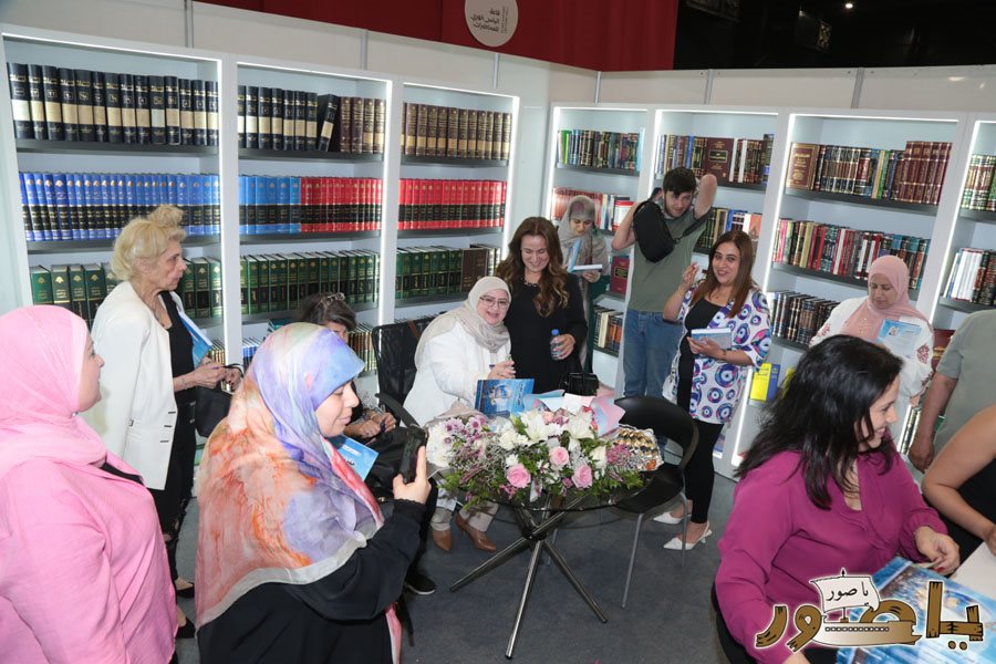 المحامية الدكتورة ندى يونس كتابها القانوني ( حقوق لبنان البحرية من منظور القانون الدولي) في بيروت