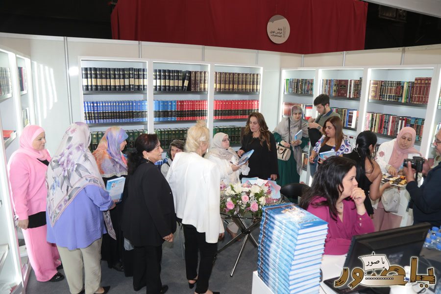 المحامية الدكتورة ندى يونس كتابها القانوني ( حقوق لبنان البحرية من منظور القانون الدولي) في بيروت