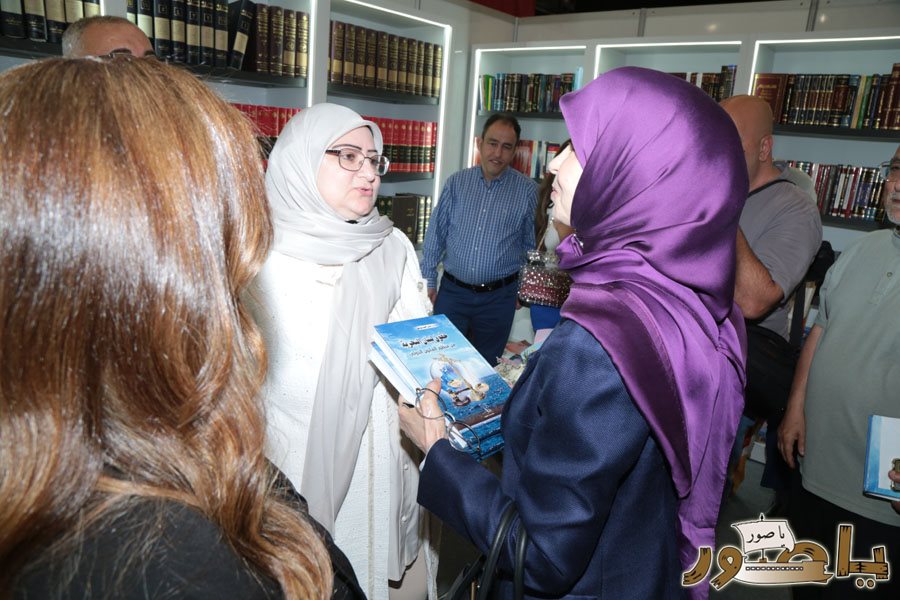 المحامية الدكتورة ندى يونس كتابها القانوني ( حقوق لبنان البحرية من منظور القانون الدولي) في بيروت