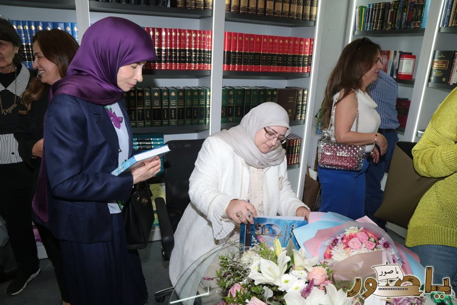 المحامية الدكتورة ندى يونس كتابها القانوني ( حقوق لبنان البحرية من منظور القانون الدولي) في بيروت