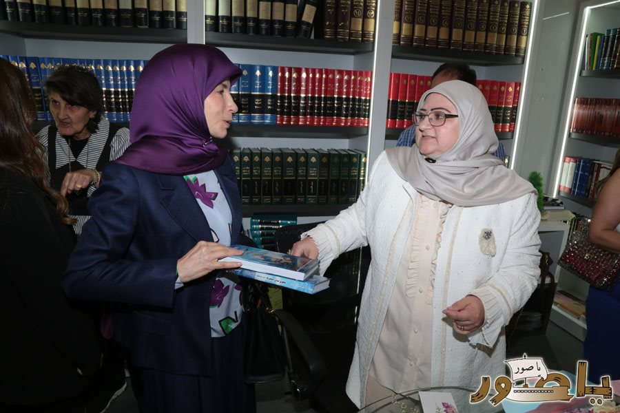 المحامية الدكتورة ندى يونس كتابها القانوني ( حقوق لبنان البحرية من منظور القانون الدولي) في بيروت