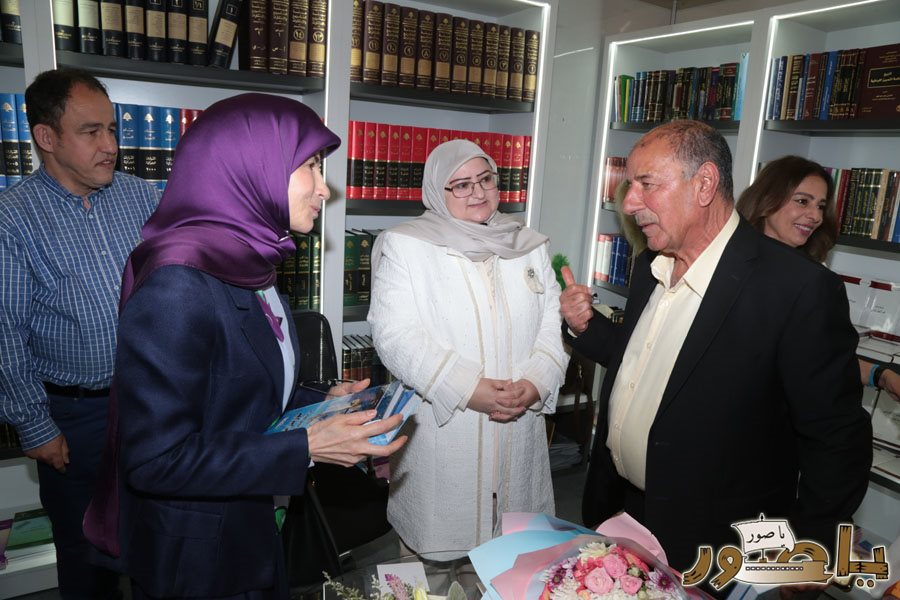 المحامية الدكتورة ندى يونس كتابها القانوني ( حقوق لبنان البحرية من منظور القانون الدولي) في بيروت