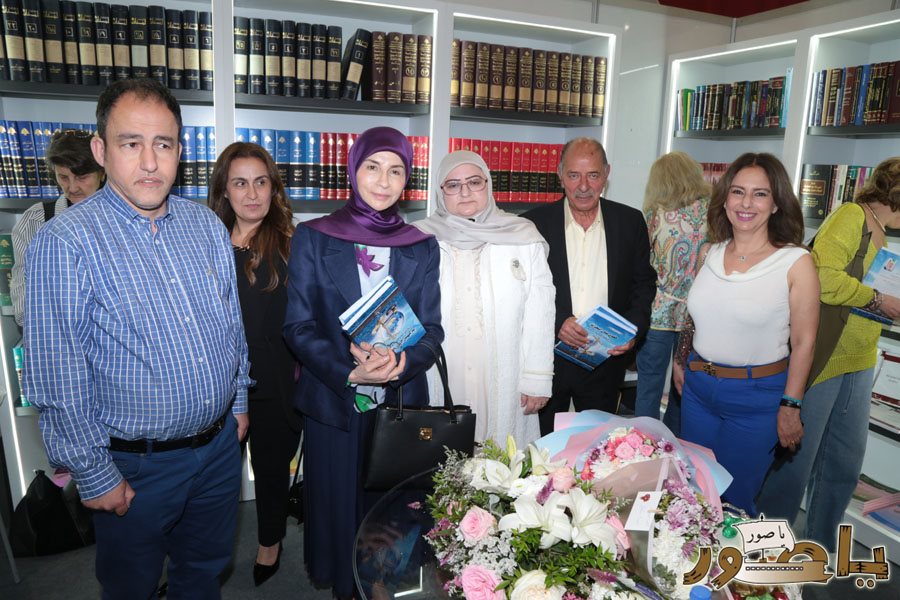 المحامية الدكتورة ندى يونس كتابها القانوني ( حقوق لبنان البحرية من منظور القانون الدولي) في بيروت