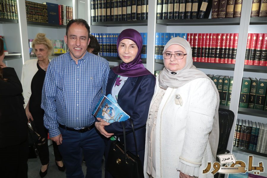 المحامية الدكتورة ندى يونس كتابها القانوني ( حقوق لبنان البحرية من منظور القانون الدولي) في بيروت