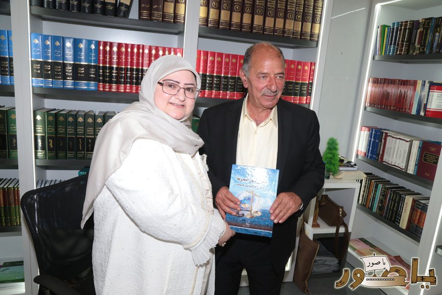 المحامية الدكتورة ندى يونس كتابها القانوني ( حقوق لبنان البحرية من منظور القانون الدولي) في بيروت