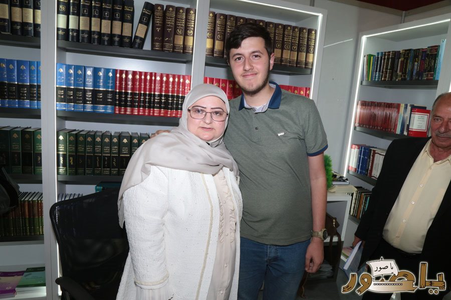 المحامية الدكتورة ندى يونس كتابها القانوني ( حقوق لبنان البحرية من منظور القانون الدولي) في بيروت