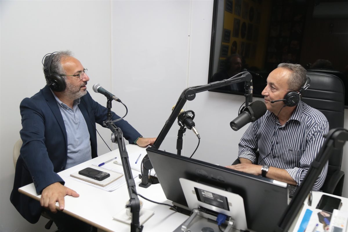الاستاذ بيار ابي راشد ضيف مجموعة يا صور