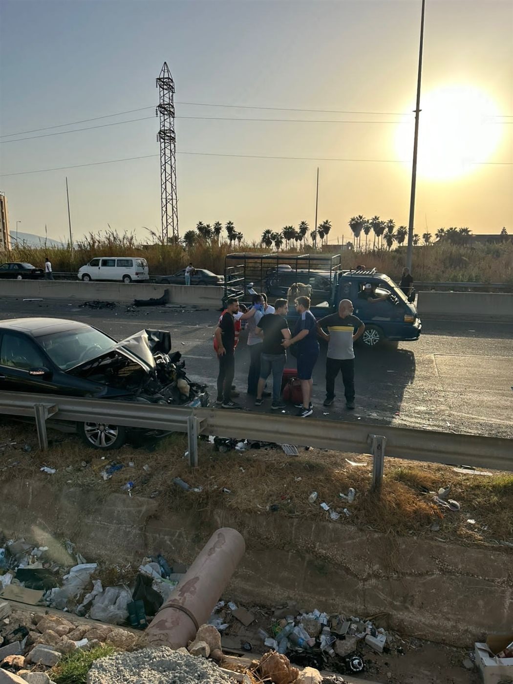 سقوط 8 جرحى جراء حادث سير قوي بين 3 آليات! (صور)