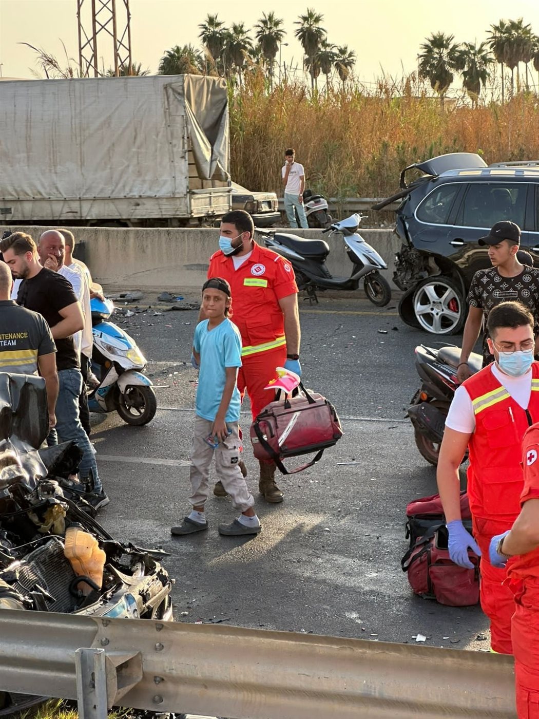 سقوط 8 جرحى جراء حادث سير قوي بين 3 آليات! (صور)