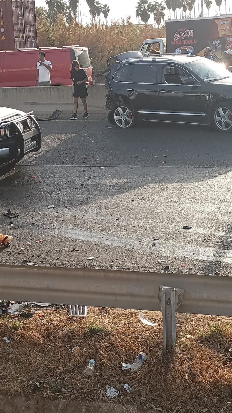 سقوط 8 جرحى جراء حادث سير قوي بين 3 آليات! (صور)