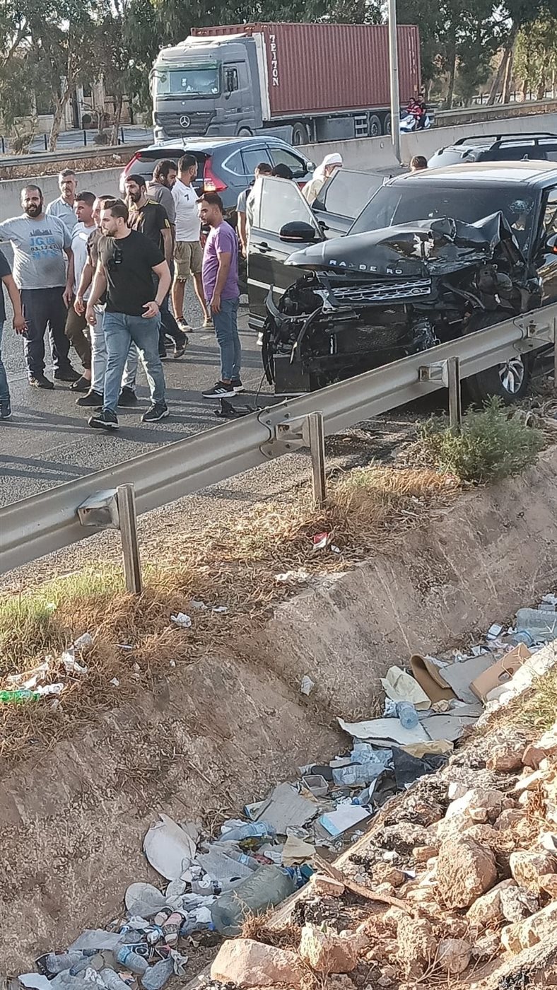 سقوط 8 جرحى جراء حادث سير قوي بين 3 آليات! (صور)