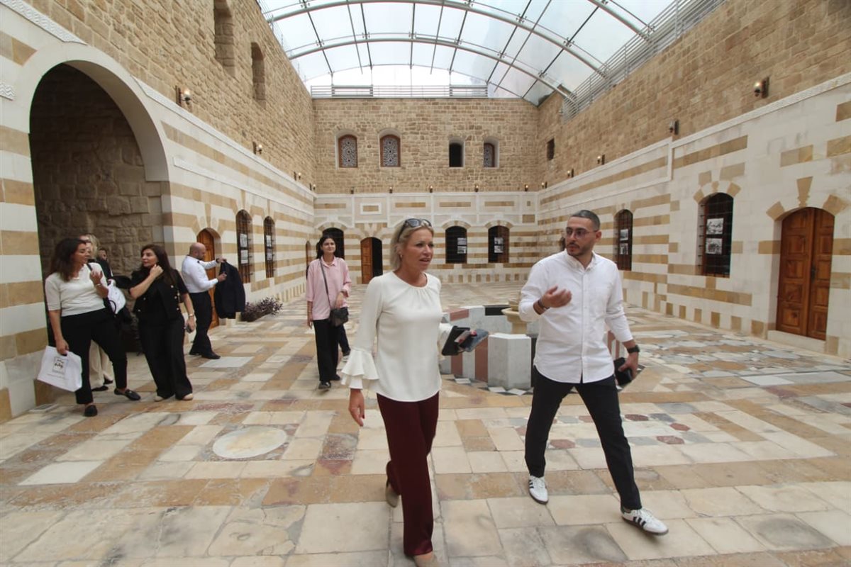 بهية الحريري تستقبل المنسقة الأممية بلاسخارت في صيدا وترافقها بجولة في المدينة القديمة