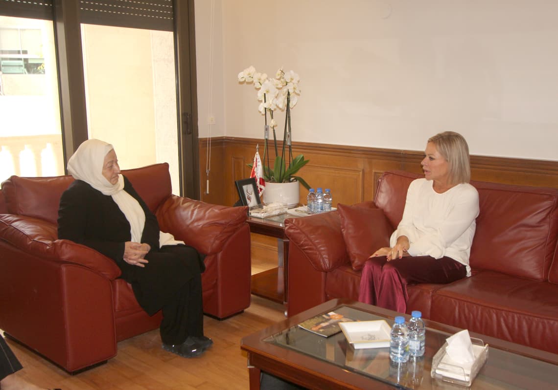 بهية الحريري تستقبل المنسقة الأممية بلاسخارت في صيدا وترافقها بجولة في المدينة القديمة