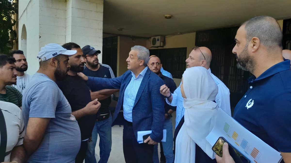 بهية الحريري أكدت لأصحاب البسطات العمل على حل عادل لقضيتهم