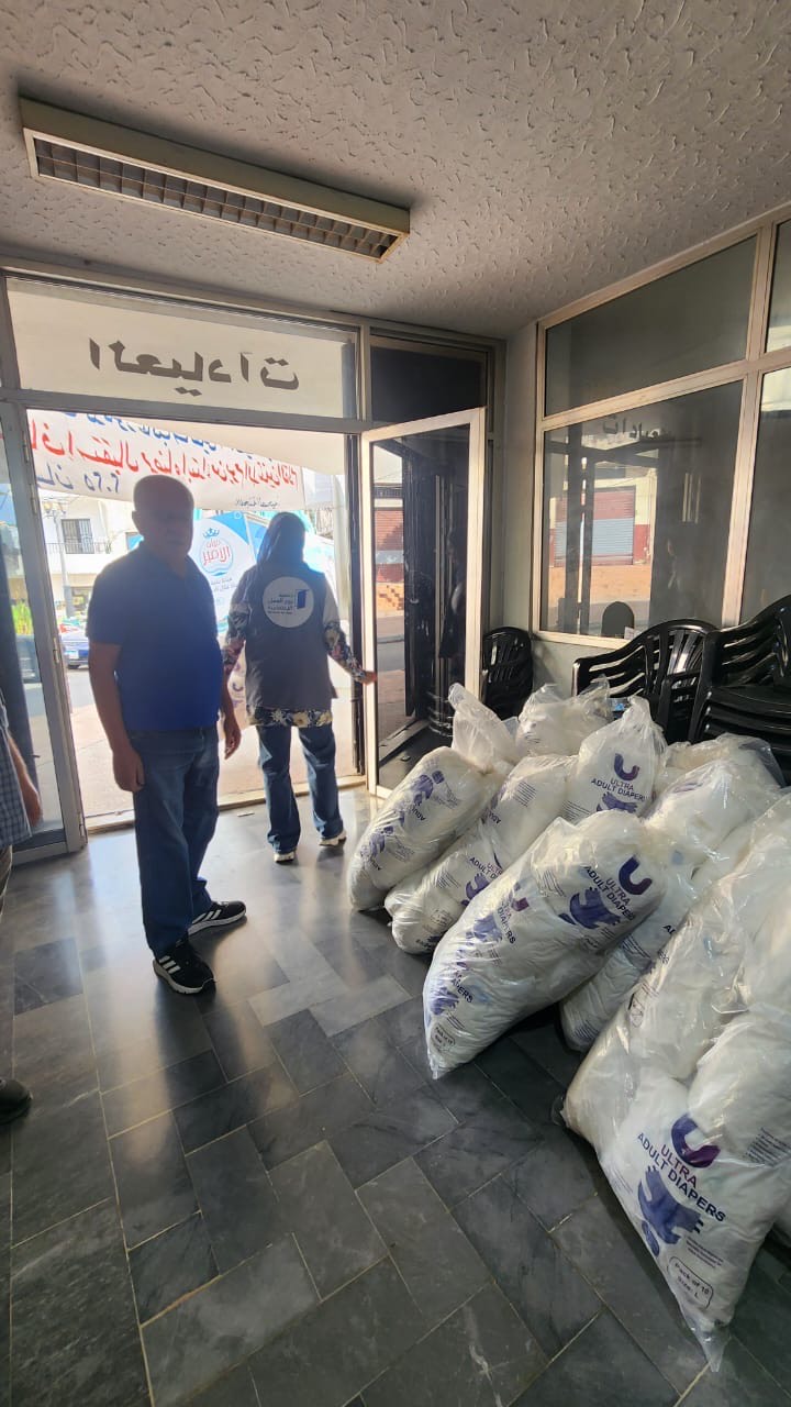 جمعية روح العمل وزعت حفاضات للمسنين في النبطية بالتعاون مع الـUNHCR