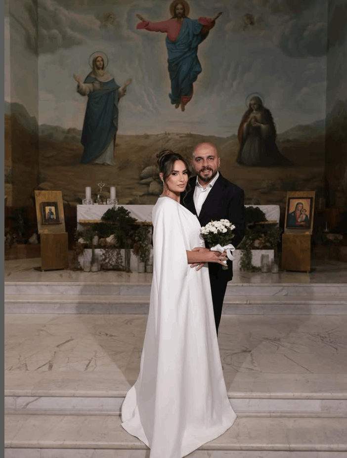 بالصورة.. كارلوس يفاجئ جمهوره بدخوله القفص الذهبي