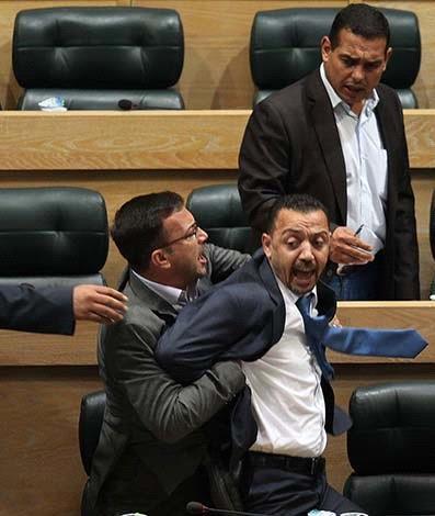 نائب سابق ينعى شقيقه... قتل برصاص شقيقهما الثالث