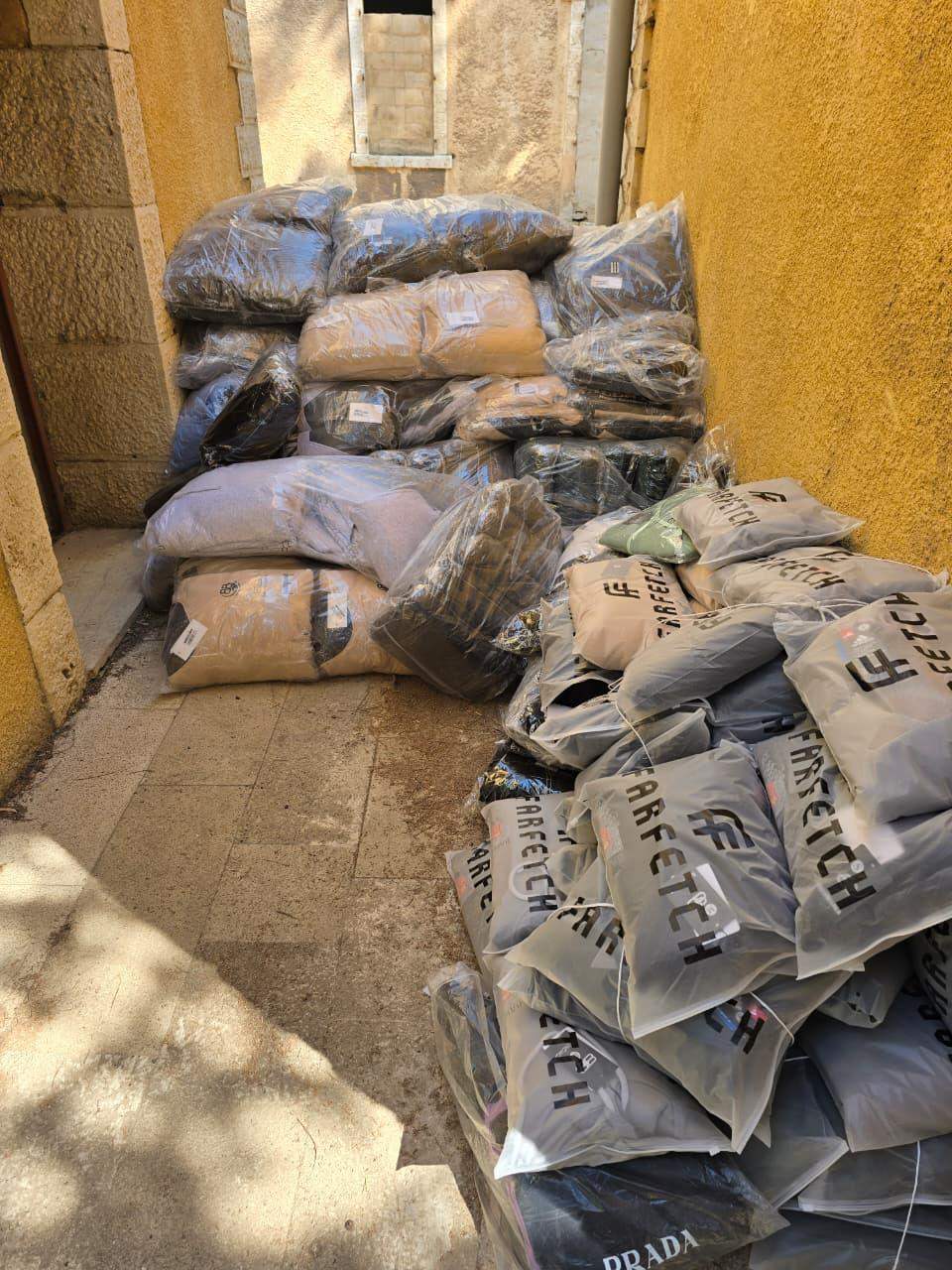 بالصور: ضبط بضائع مهربة في منطقة لبنانية