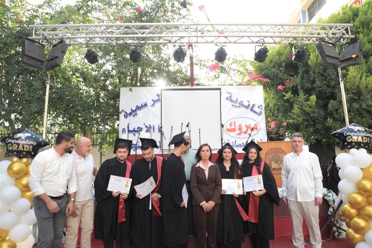 إحتفال حاشد في ثانوية البازورية الرسمية تكريميا لطلابها الناجحين والمتفوقين في الإمتحانات الرسمية