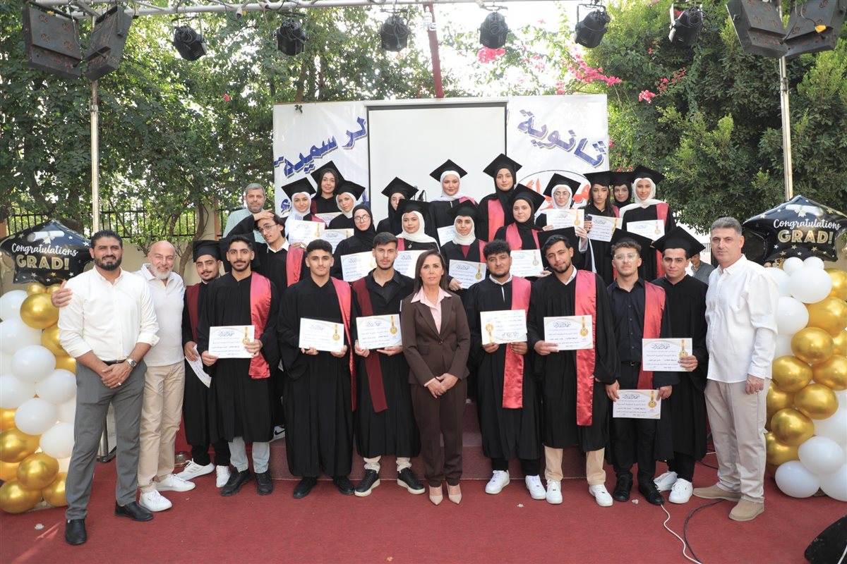 إحتفال حاشد في ثانوية البازورية الرسمية تكريميا لطلابها الناجحين والمتفوقين في الإمتحانات الرسمية