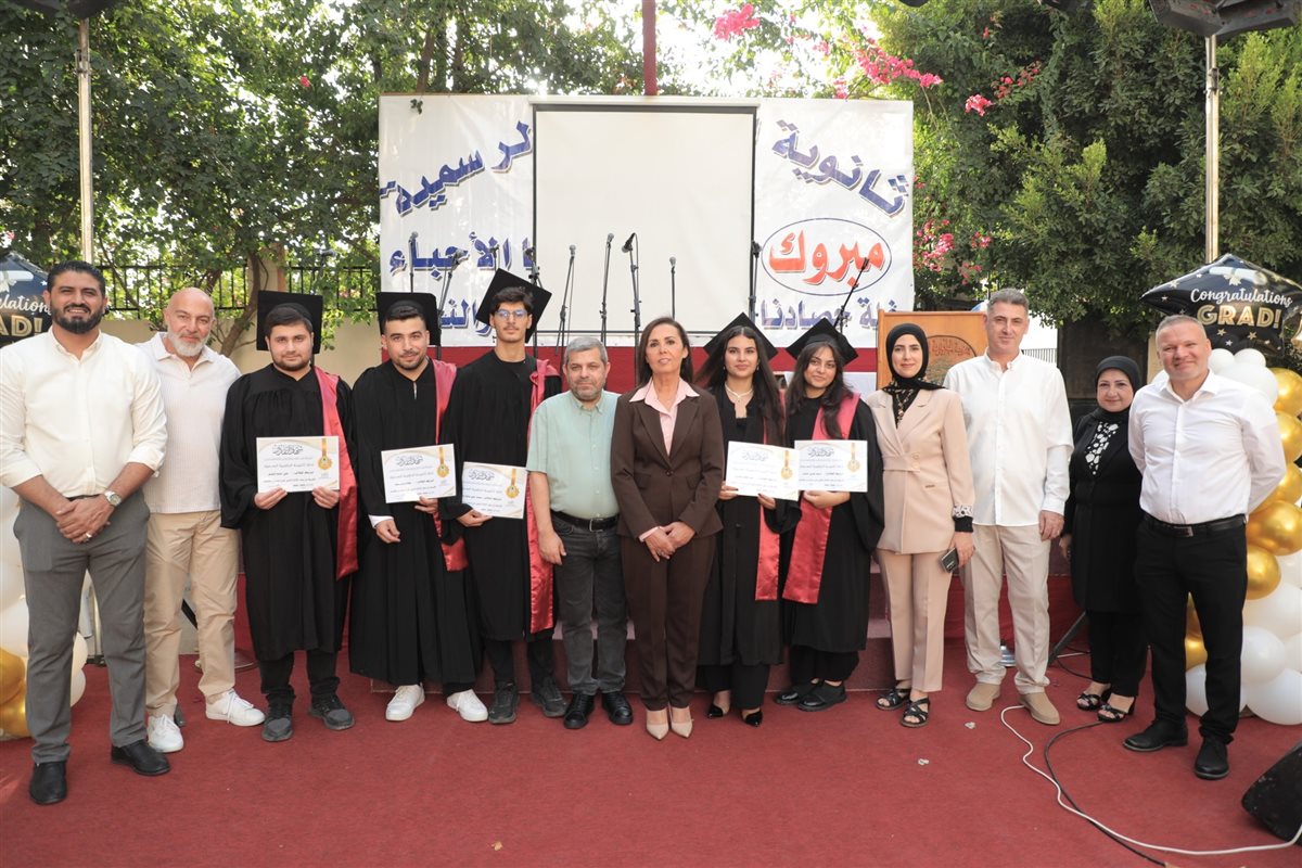 إحتفال حاشد في ثانوية البازورية الرسمية تكريميا لطلابها الناجحين والمتفوقين في الإمتحانات الرسمية