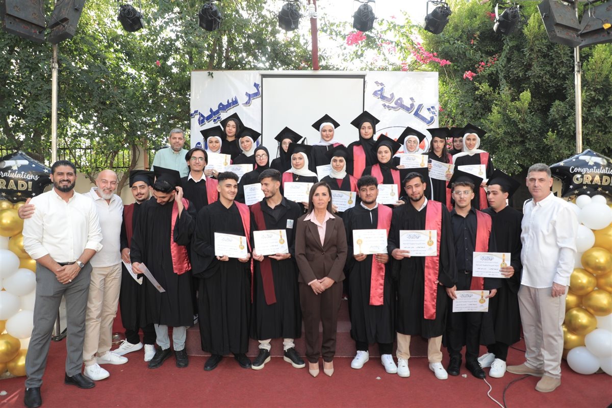 إحتفال حاشد في ثانوية البازورية الرسمية تكريميا لطلابها الناجحين والمتفوقين في الإمتحانات الرسمية