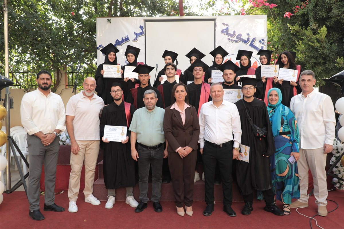 إحتفال حاشد في ثانوية البازورية الرسمية تكريميا لطلابها الناجحين والمتفوقين في الإمتحانات الرسمية