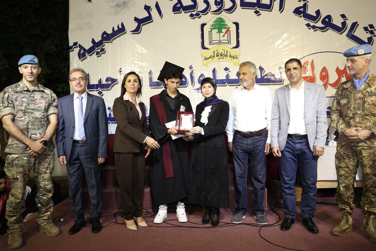 إحتفال حاشد في ثانوية البازورية الرسمية تكريميا لطلابها الناجحين والمتفوقين في الإمتحانات الرسمية