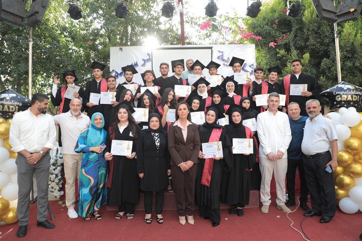 إحتفال حاشد في ثانوية البازورية الرسمية تكريميا لطلابها الناجحين والمتفوقين في الإمتحانات الرسمية