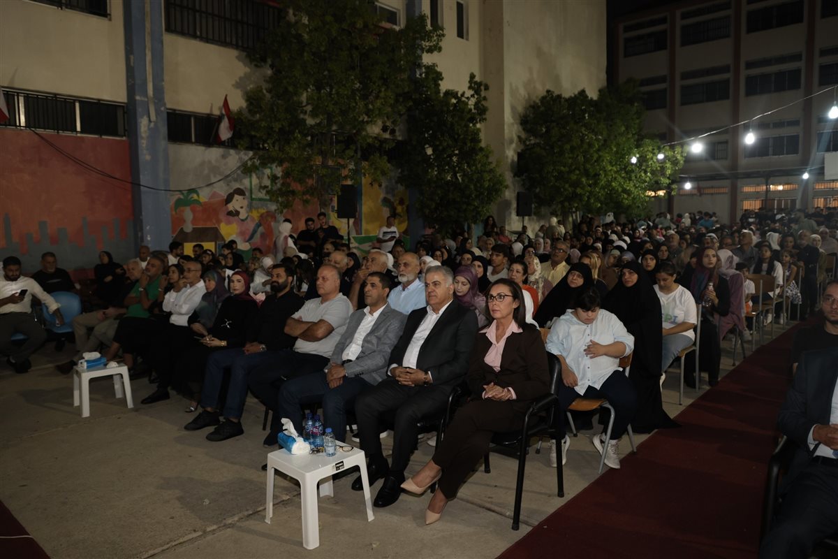 إحتفال حاشد في ثانوية البازورية الرسمية تكريميا لطلابها الناجحين والمتفوقين في الإمتحانات الرسمية