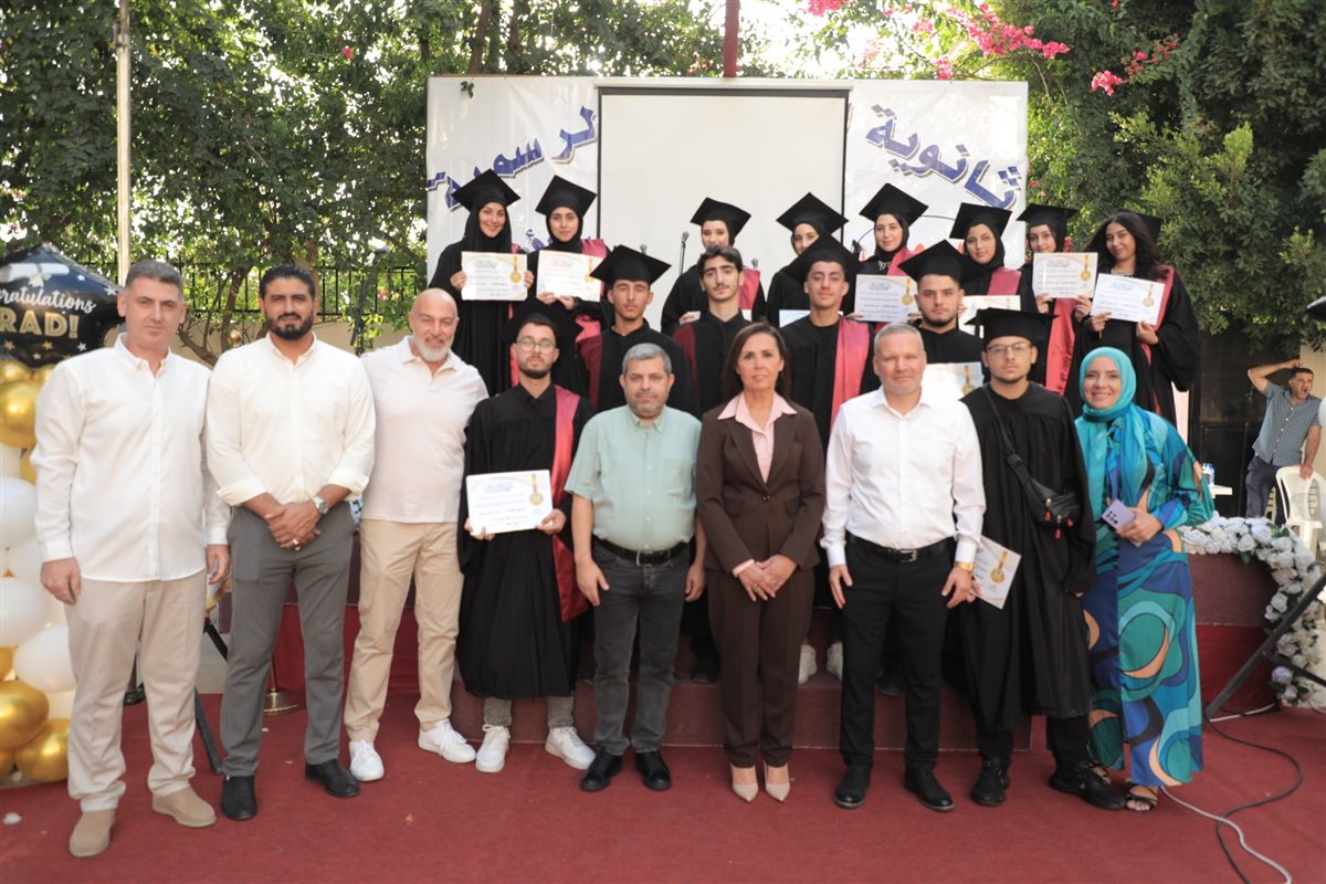 إحتفال حاشد في ثانوية البازورية الرسمية تكريميا لطلابها الناجحين والمتفوقين في الإمتحانات الرسمية