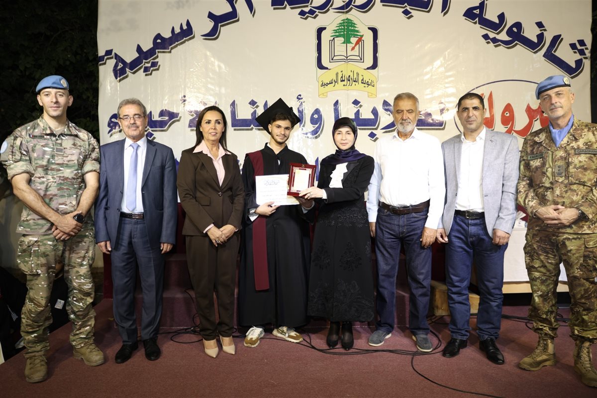 إحتفال حاشد في ثانوية البازورية الرسمية تكريميا لطلابها الناجحين والمتفوقين في الإمتحانات الرسمية