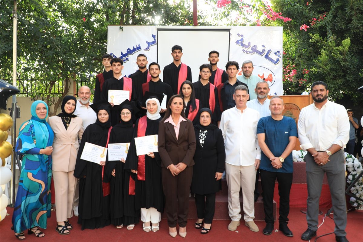 إحتفال حاشد في ثانوية البازورية الرسمية تكريميا لطلابها الناجحين والمتفوقين في الإمتحانات الرسمية