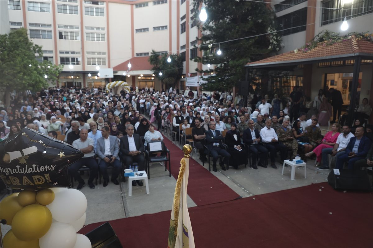 إحتفال حاشد في ثانوية البازورية الرسمية تكريميا لطلابها الناجحين والمتفوقين في الإمتحانات الرسمية