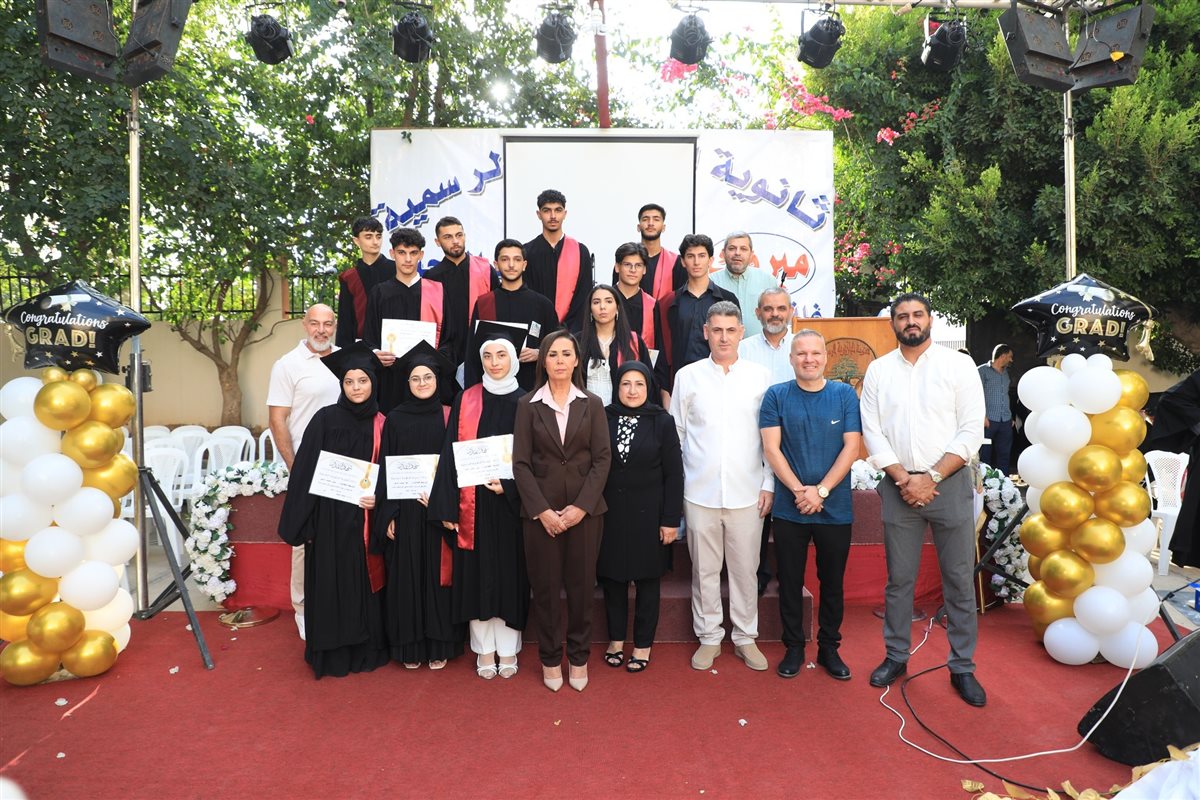 إحتفال حاشد في ثانوية البازورية الرسمية تكريميا لطلابها الناجحين والمتفوقين في الإمتحانات الرسمية