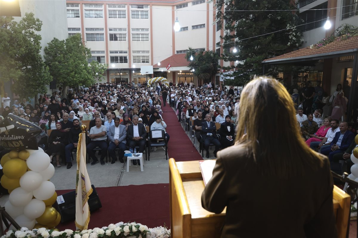 إحتفال حاشد في ثانوية البازورية الرسمية تكريميا لطلابها الناجحين والمتفوقين في الإمتحانات الرسمية