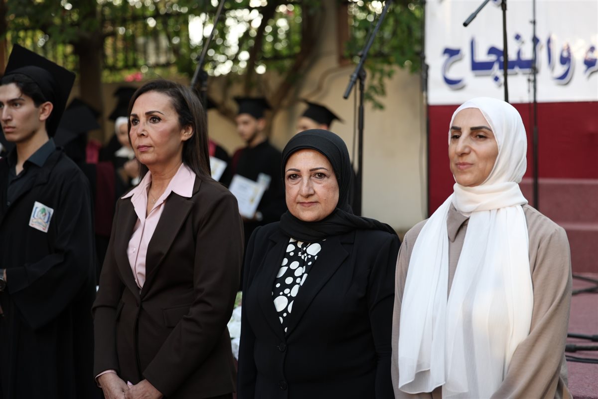 إحتفال حاشد في ثانوية البازورية الرسمية تكريميا لطلابها الناجحين والمتفوقين في الإمتحانات الرسمية