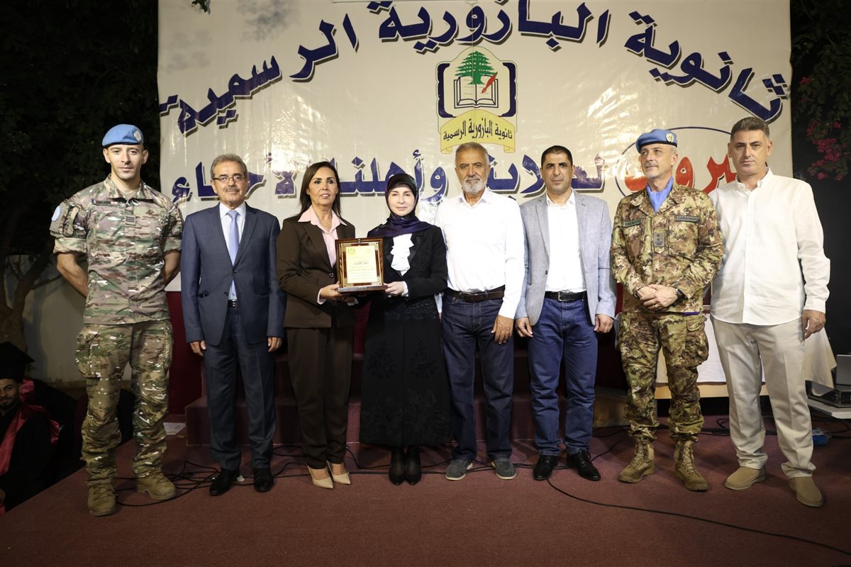 إحتفال حاشد في ثانوية البازورية الرسمية تكريميا لطلابها الناجحين والمتفوقين في الإمتحانات الرسمية