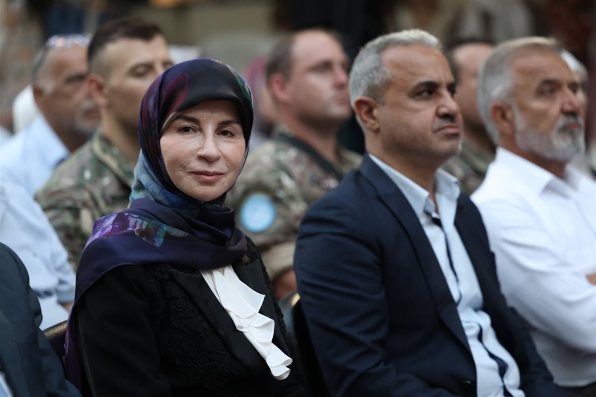 إحتفال حاشد في ثانوية البازورية الرسمية تكريميا لطلابها الناجحين والمتفوقين في الإمتحانات الرسمية