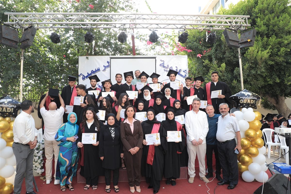 إحتفال حاشد في ثانوية البازورية الرسمية تكريميا لطلابها الناجحين والمتفوقين في الإمتحانات الرسمية