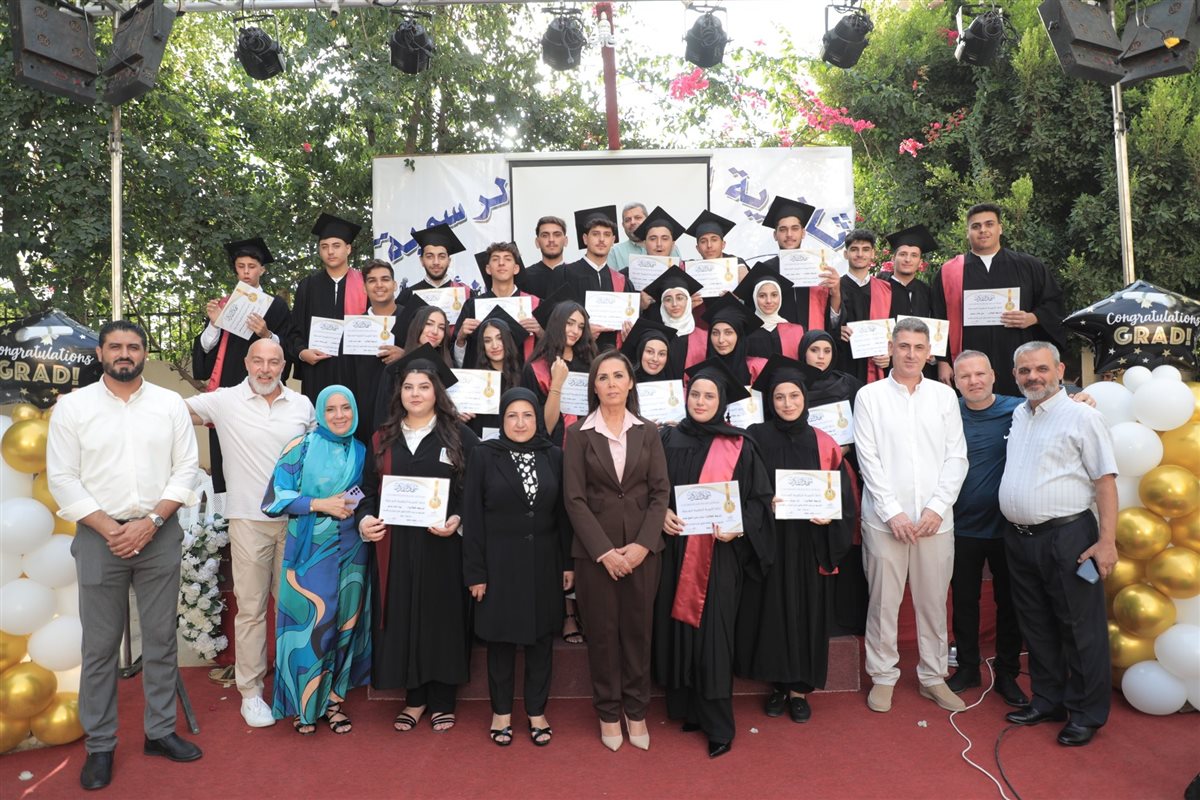 إحتفال حاشد في ثانوية البازورية الرسمية تكريميا لطلابها الناجحين والمتفوقين في الإمتحانات الرسمية