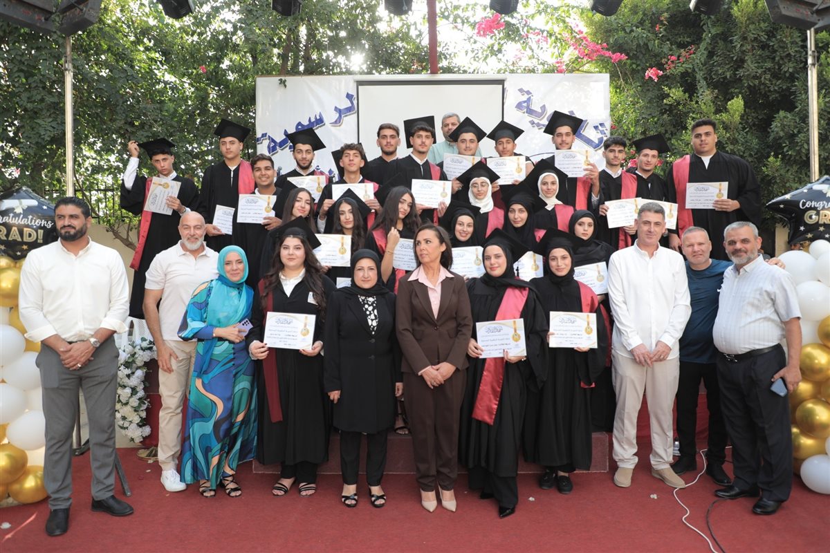 إحتفال حاشد في ثانوية البازورية الرسمية تكريميا لطلابها الناجحين والمتفوقين في الإمتحانات الرسمية