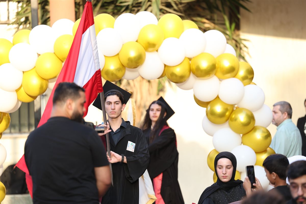 إحتفال حاشد في ثانوية البازورية الرسمية تكريميا لطلابها الناجحين والمتفوقين في الإمتحانات الرسمية