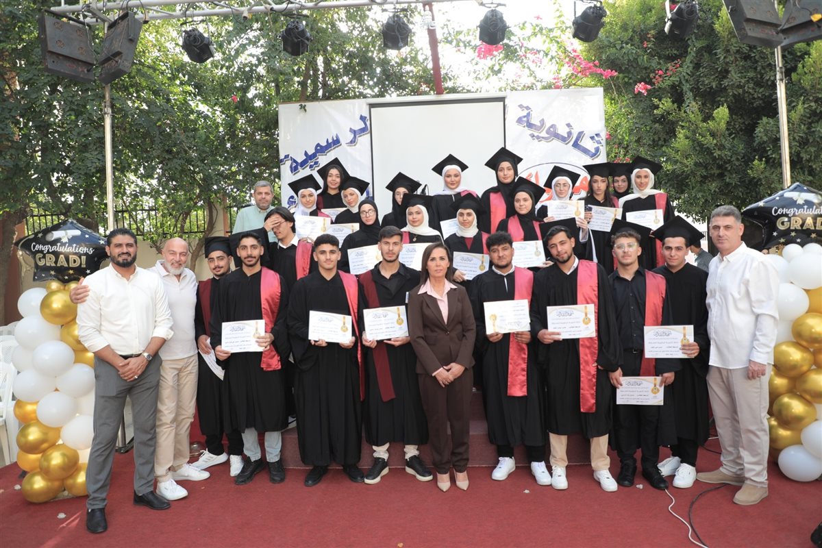 إحتفال حاشد في ثانوية البازورية الرسمية تكريميا لطلابها الناجحين والمتفوقين في الإمتحانات الرسمية