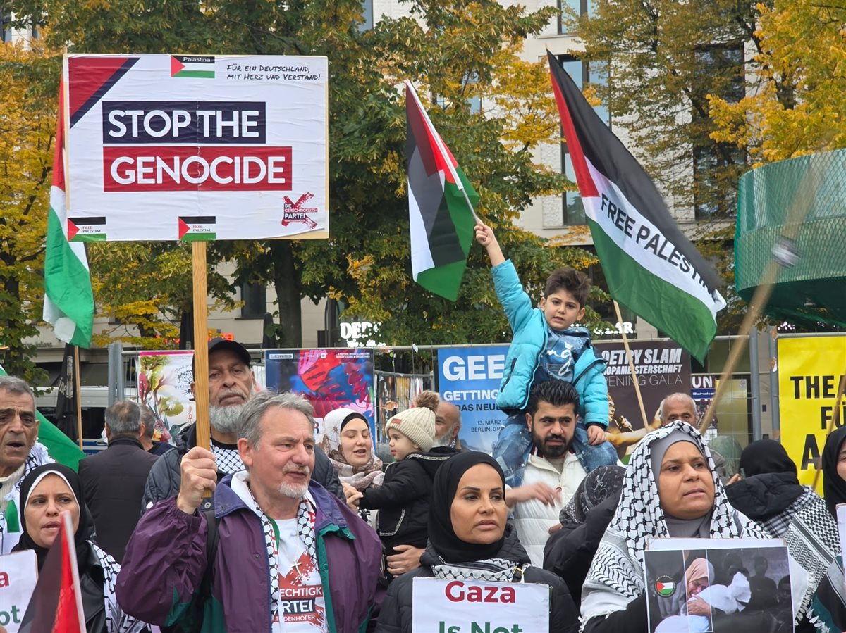 وقفة تضامنية حاشدة في برلين ضد الإبادة الجماعية في فلسطين