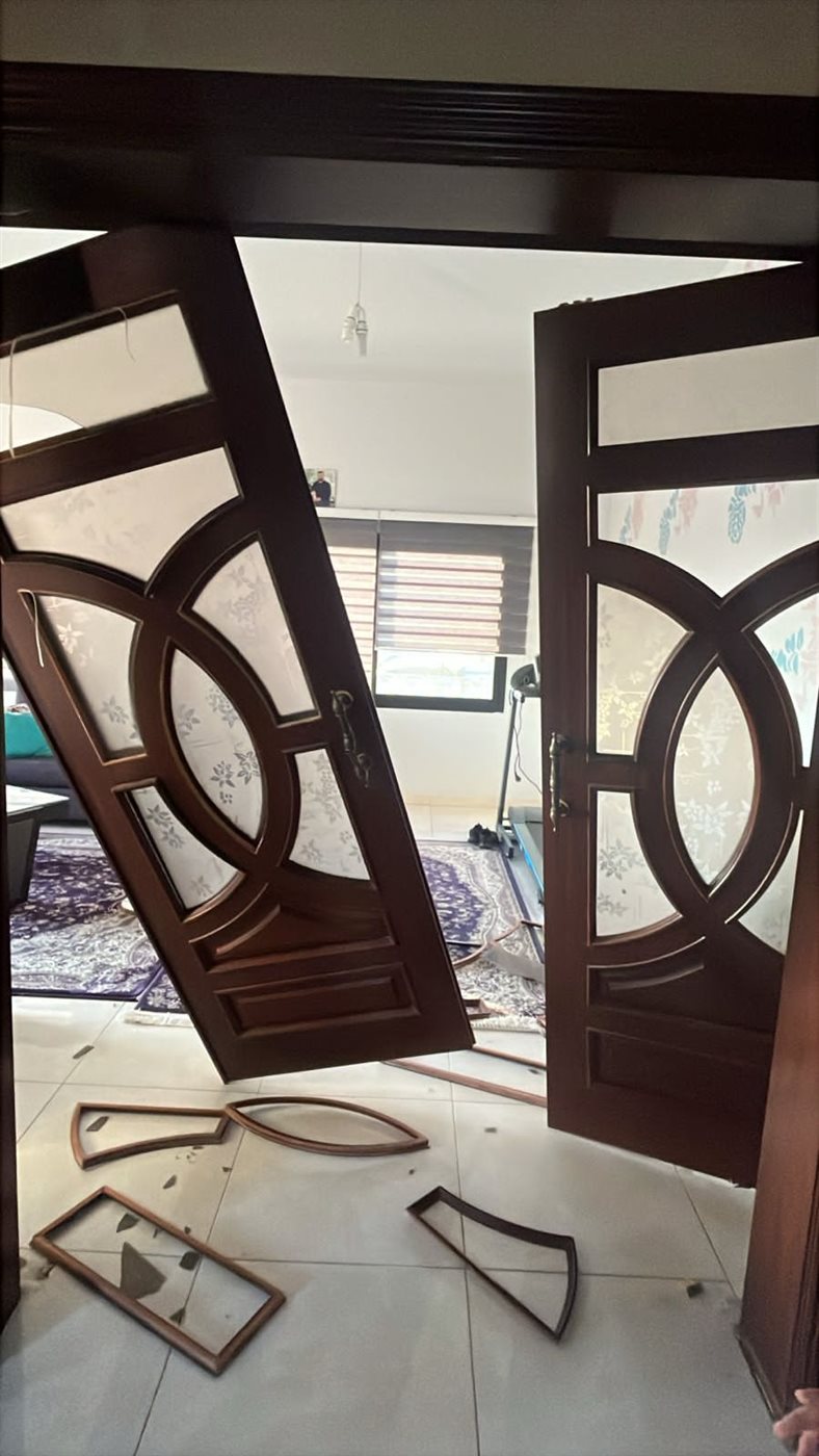 بالصور: أضرار جسيمة في المنازل والممتلكات جراء الغارتين على بنعفول