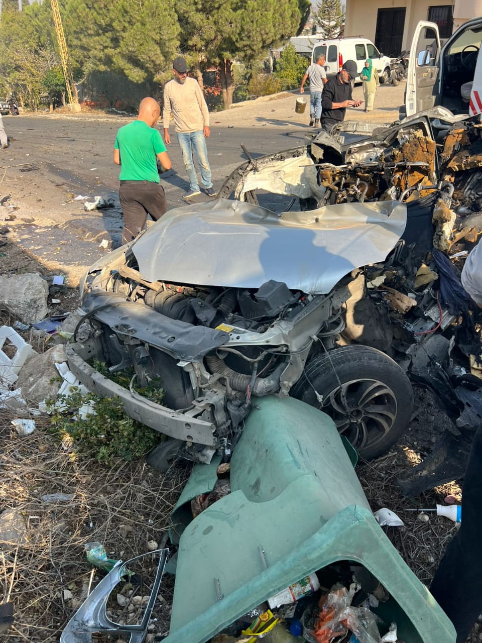 بالصورة: إصابات جراء استهداف مسيرة لسيارة في منطقة الطبالة في خربة سلم